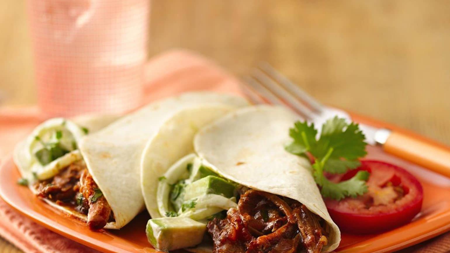 Fajitas Au Porc Effiloché, Cuit À La Mijoteuse Et Salade Avocat-oignon